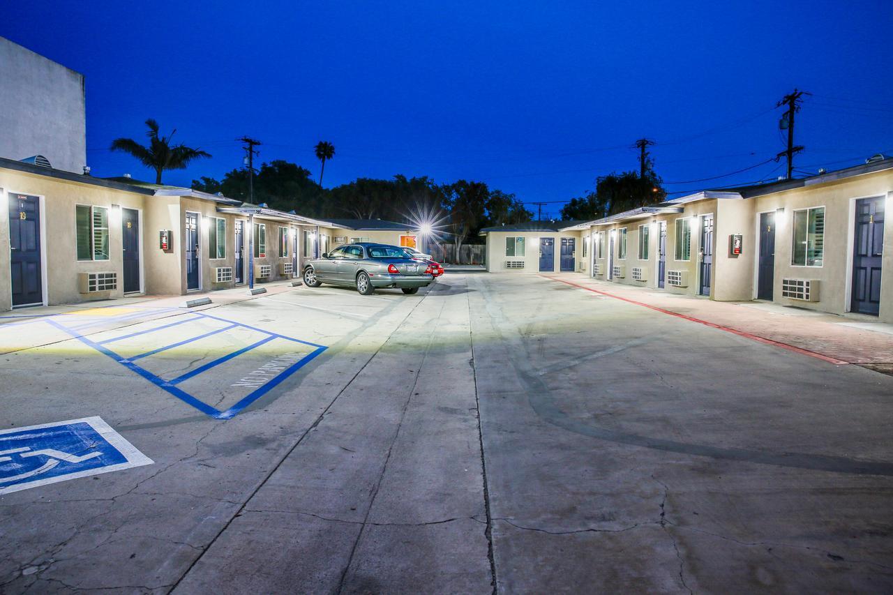 Newport Bay Inn คอสตาเมซา ภายนอก รูปภาพ